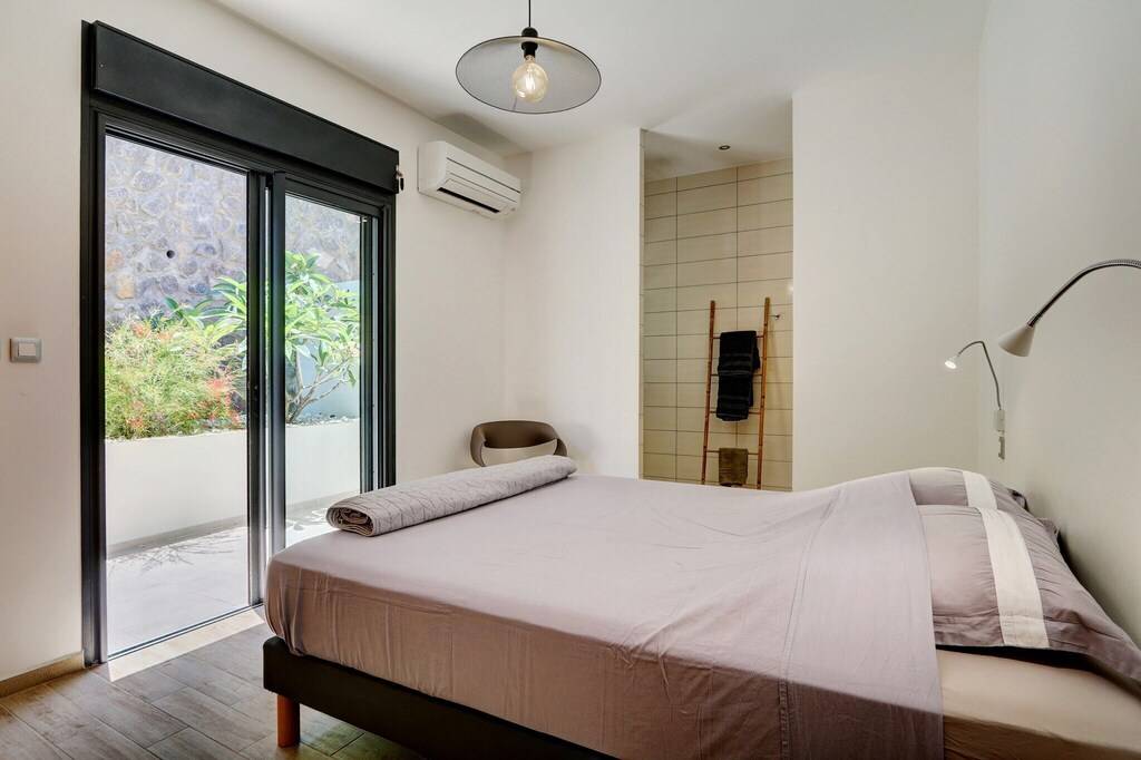 Chambre 2 climatisée avec lit de 160 cm
