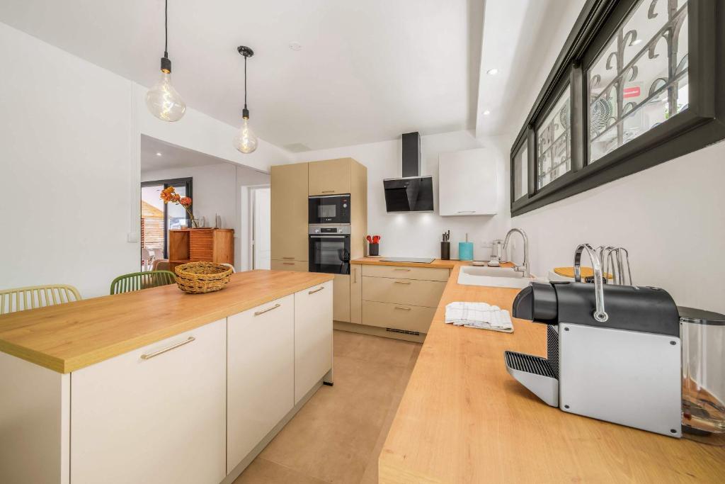 Cuisine moderne entièrement équipée de la Villa Mahyra